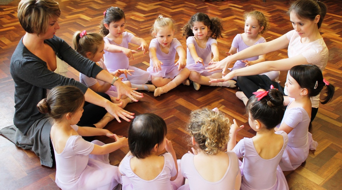 dance school babies ballet class